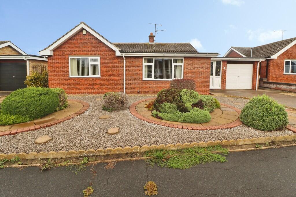 2-bed detached on Manor Road, Saxilby, £235,000