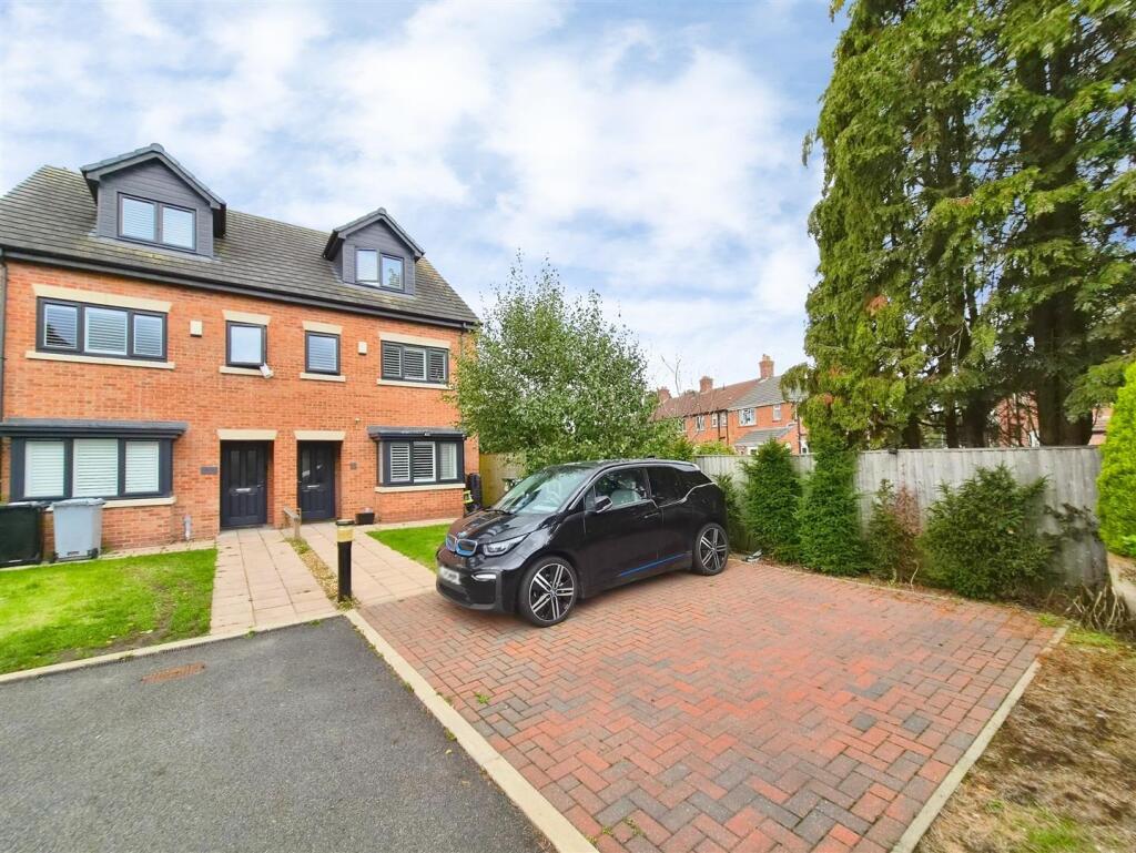 House in Sandbach, Ettiley Heath - View 2