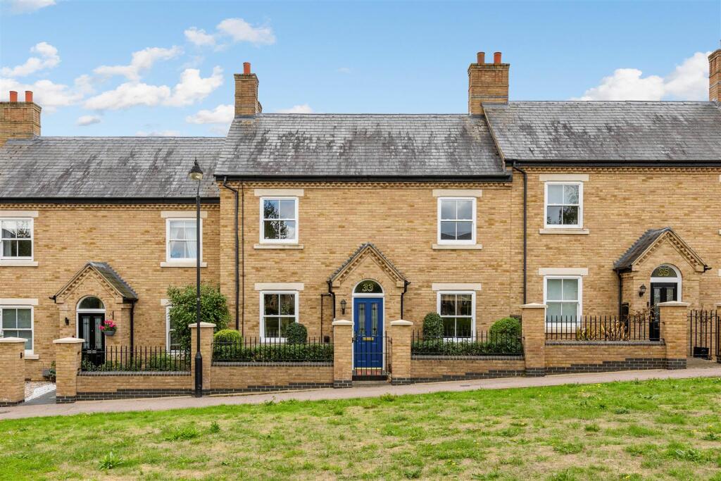 Main image of property: Bronte Avenue, Fairfield SG5 4FB