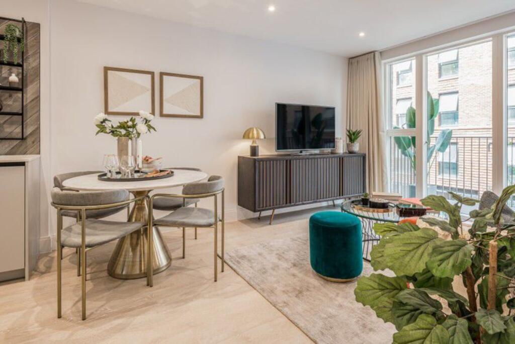 Apartment in Slough - More