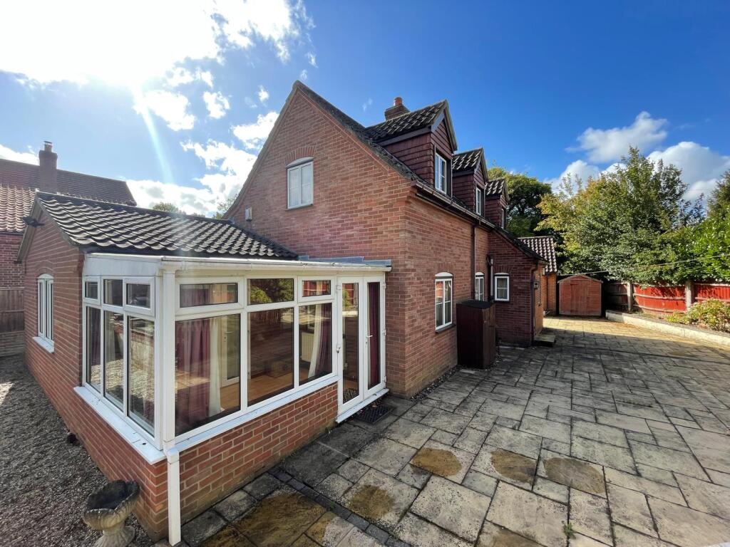 Corner Cottage, Lower Globe Lane, Blofield, Norwich, Norfolk NR13 4RJ photo 2