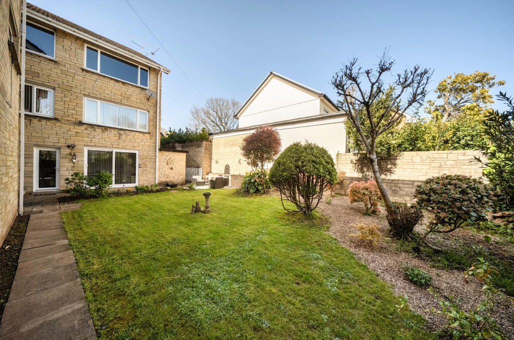 2-bed flat on Hollybush Road, Cyncoed, Cardiff, £335,000