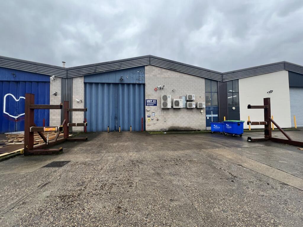 Main image of property: Unit 31 South Hants Industrial Park, Stephenson Road, Southampton, SO40 3SA