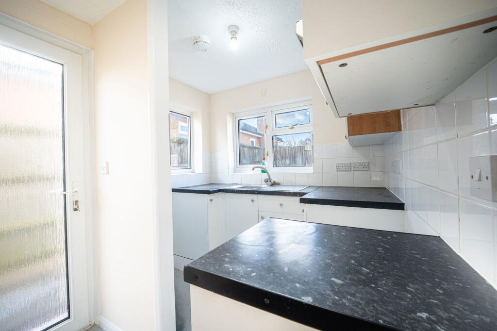 Newton Road, Bletchley, Milton Keynes, MK3 5BT photo 4