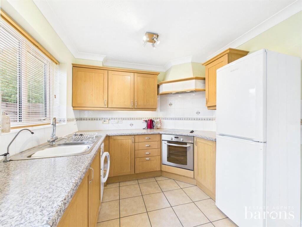 House in Basingstoke and Deane, Brighton Hill - View 4