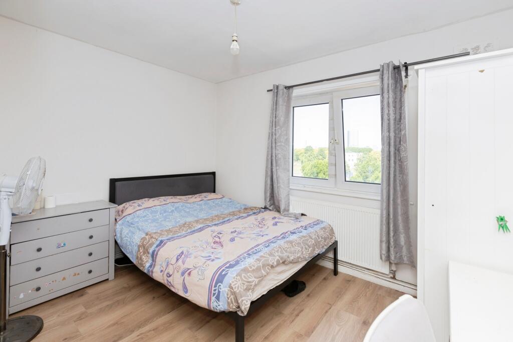 Apartment in London, Canning Town - More