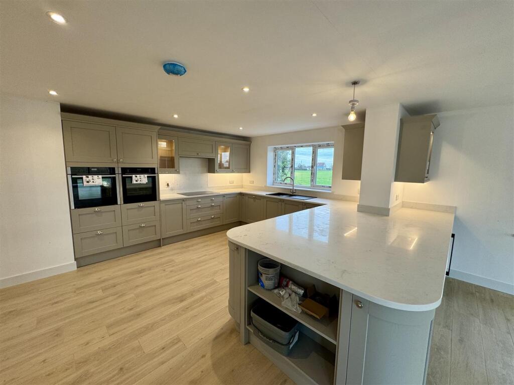 Hall Road, Brockdish photo 3