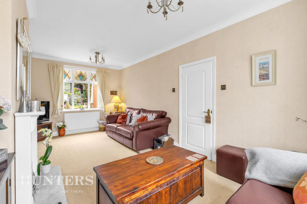 House in Oldham, Hollins - View 4