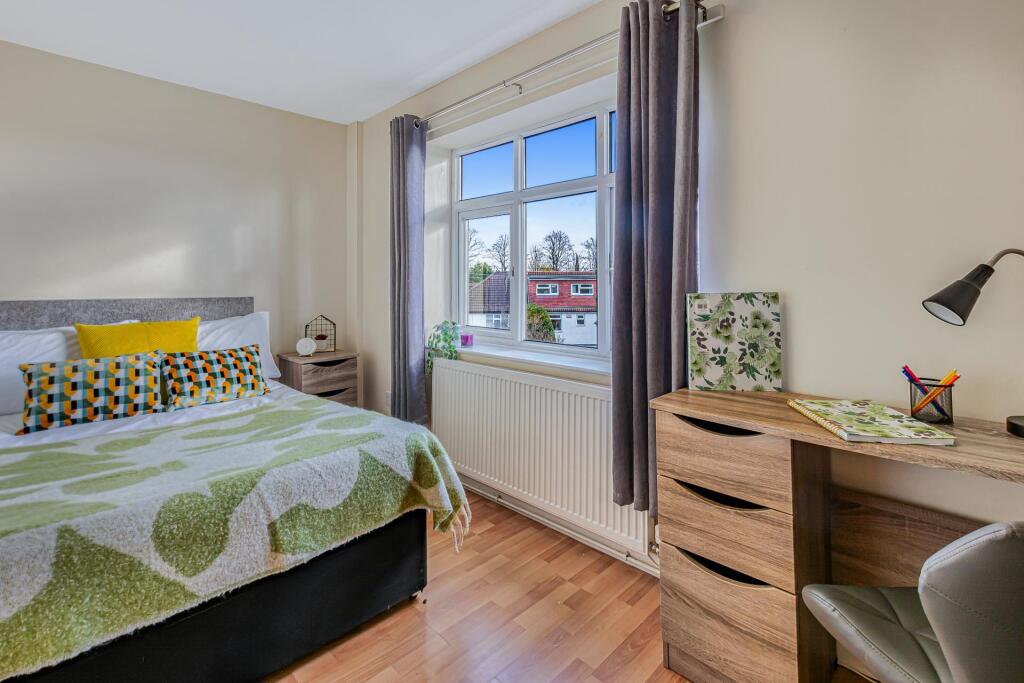 Apartment in Leeds, Beckett Park, Headingley - View 5