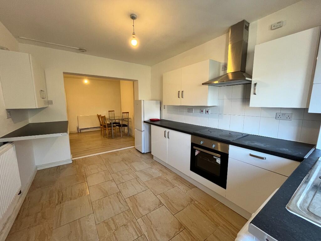 5 bedroom terraced house for rent
