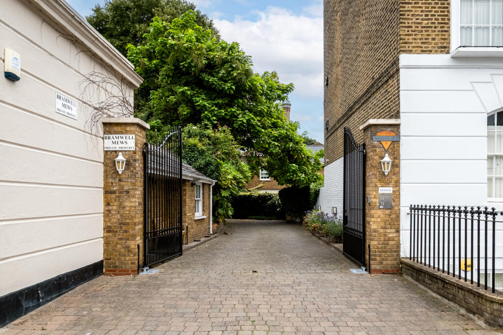 Bramwell Mews, London, N1 - More
