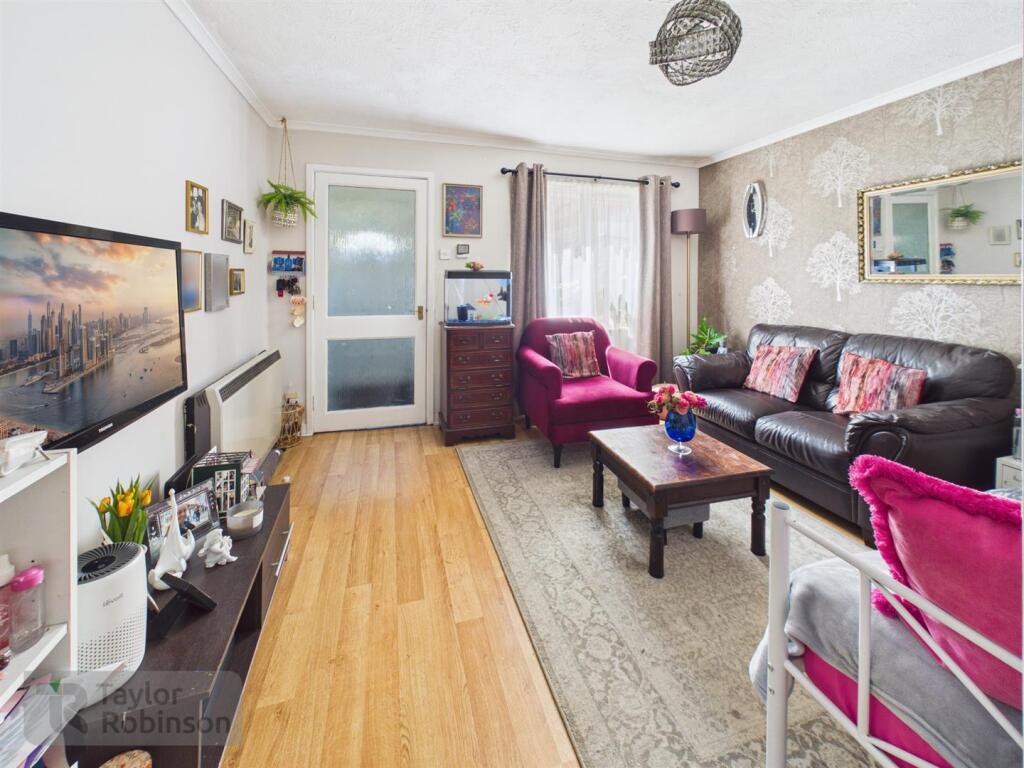Apartment in Crawley, Northgate - View 2