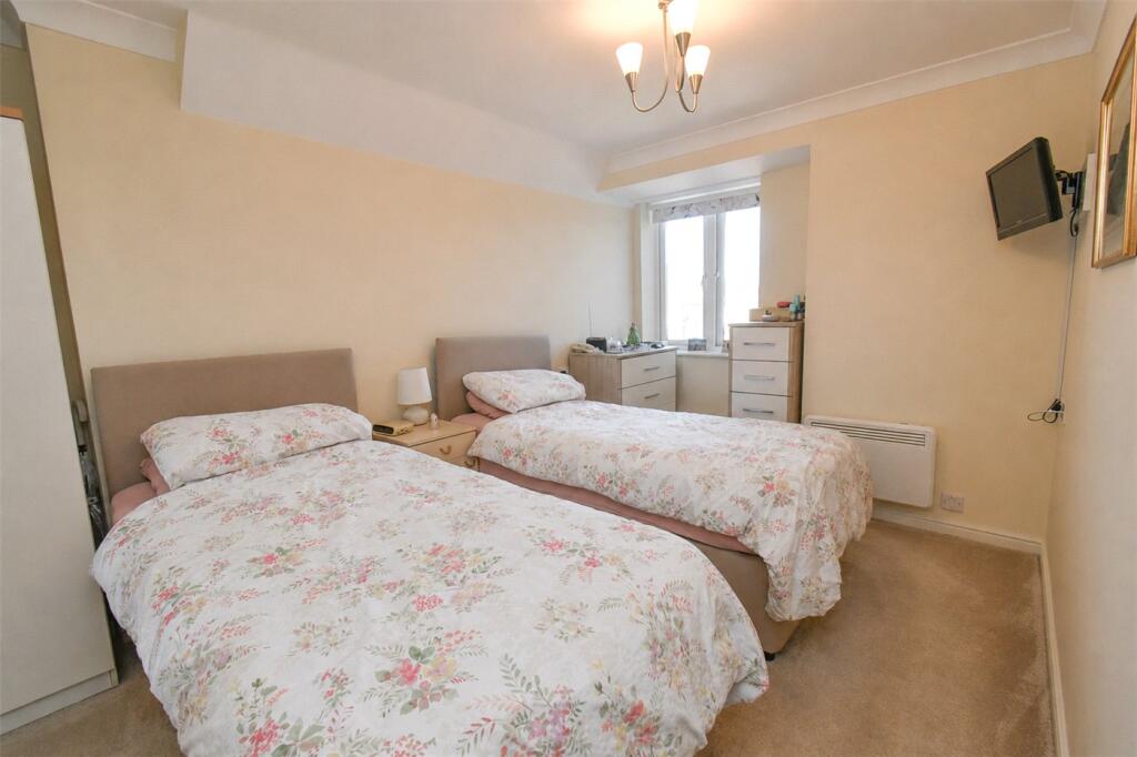 Apartment in Wirral, Liverpool City Region - View 5
