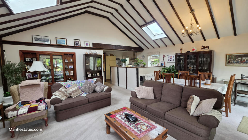 Main image of property: Crescent Road, East Barnet EN4