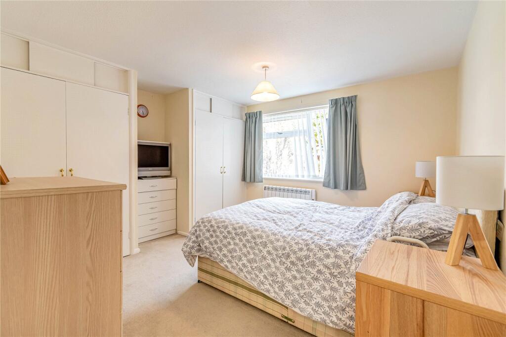 House in Newbury, West Berkshire - More