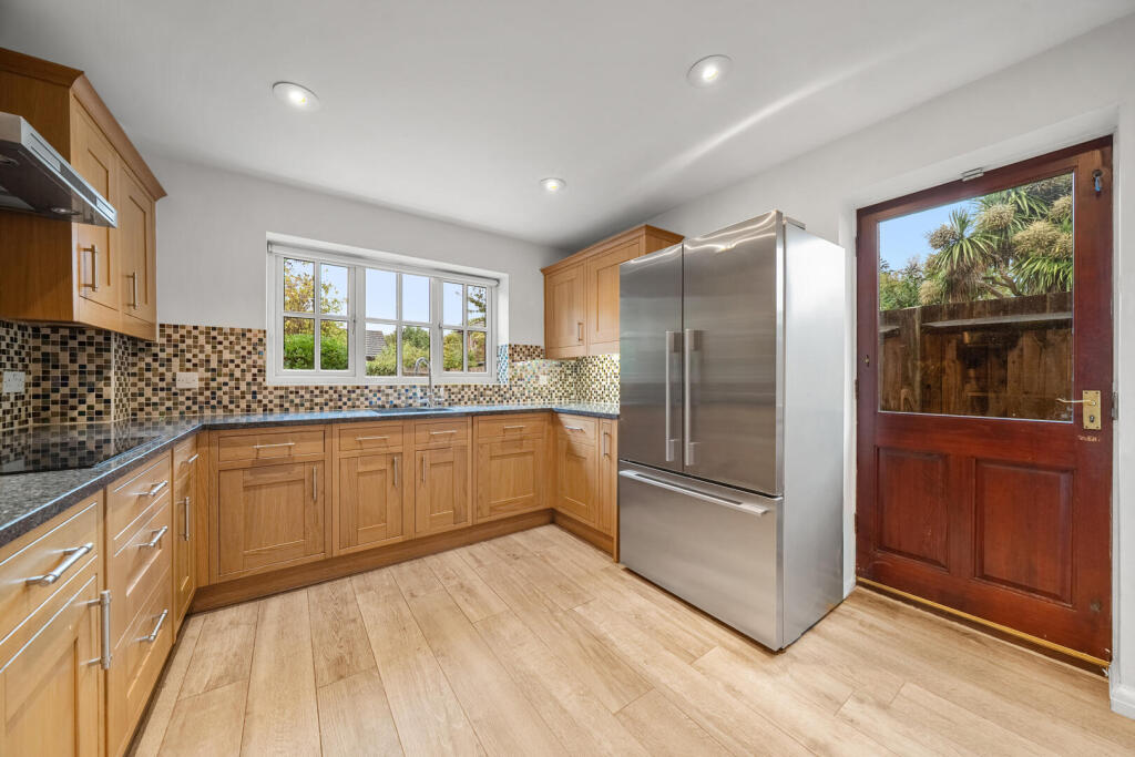 House in Kingston upon Thames - More