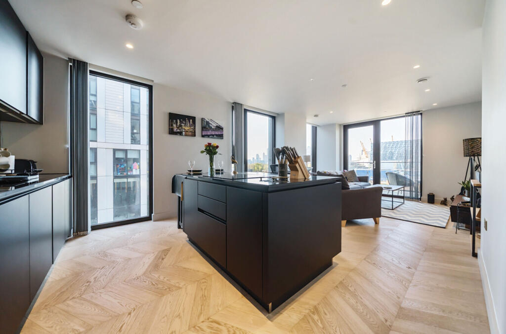 Main image of property: Waterman Gardens, 3 Tidemill Square, Lower Riverside, Greenwich Peninsula, SE10