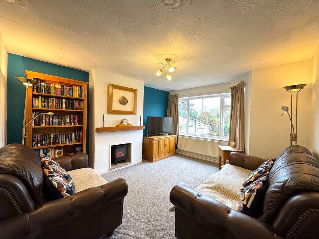 REFFLEY - Very Well Presented 3 Bedroom Family House in Cul-De-Sac Location photo 3