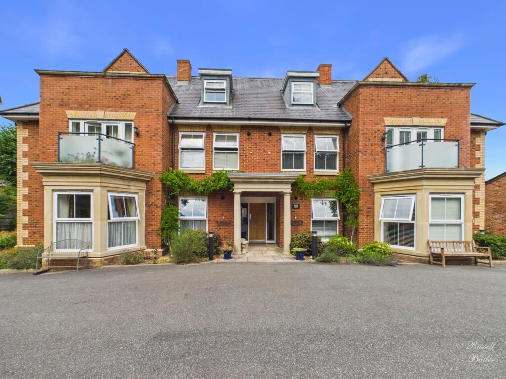 Main image of property: Royal Court, Chandos Road, Buckingham, Buckinghamshire, MK18