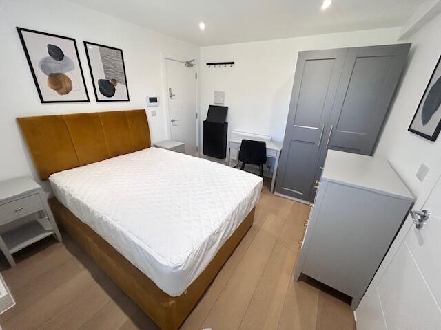 Main image of property: High Street, SITTINGBOURNE