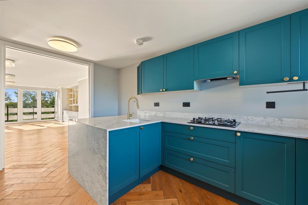 Apartment in London - View 5