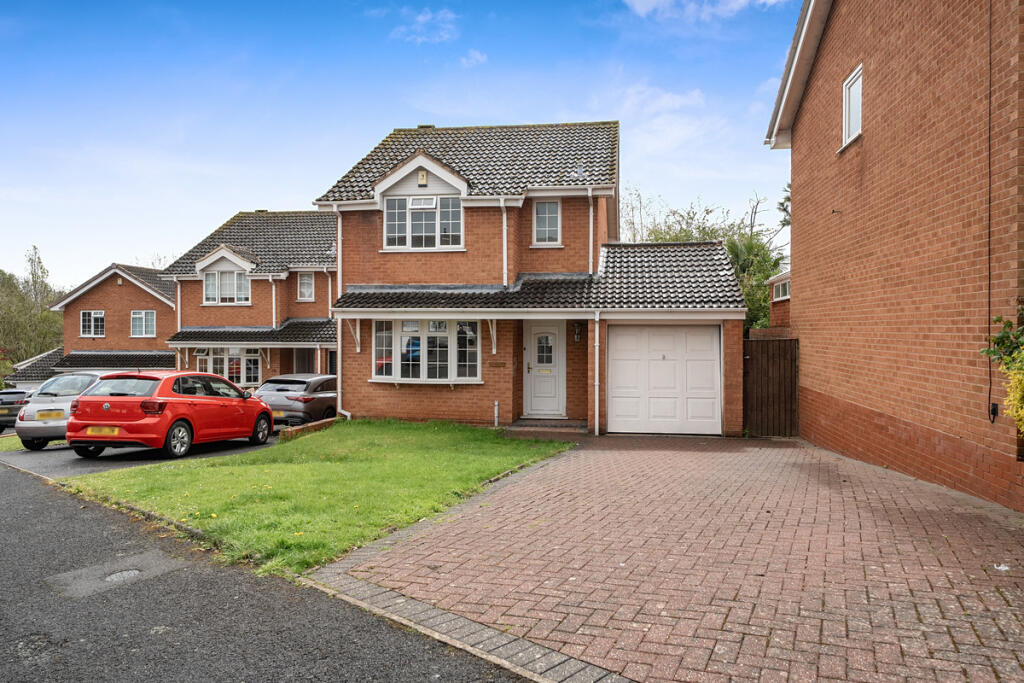 3-bed detached on Low Fold Close, Worcester, WR2 5, £315,000