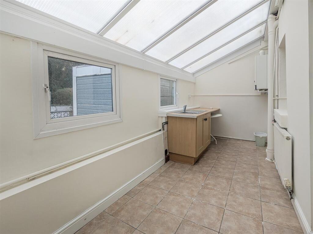 Llwynhendy Road, Llanelli photo 4