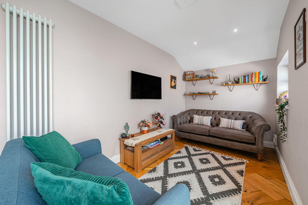 House in Runnymede, Addlestone - More