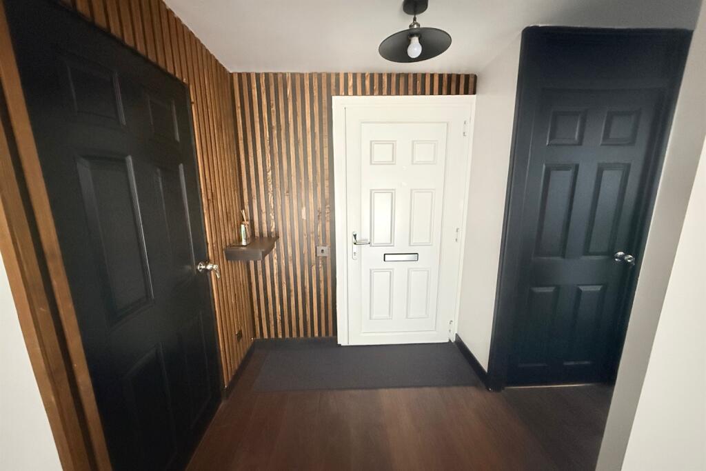 Greenbridge Close, Castlefields, WA7  2NA photo 3