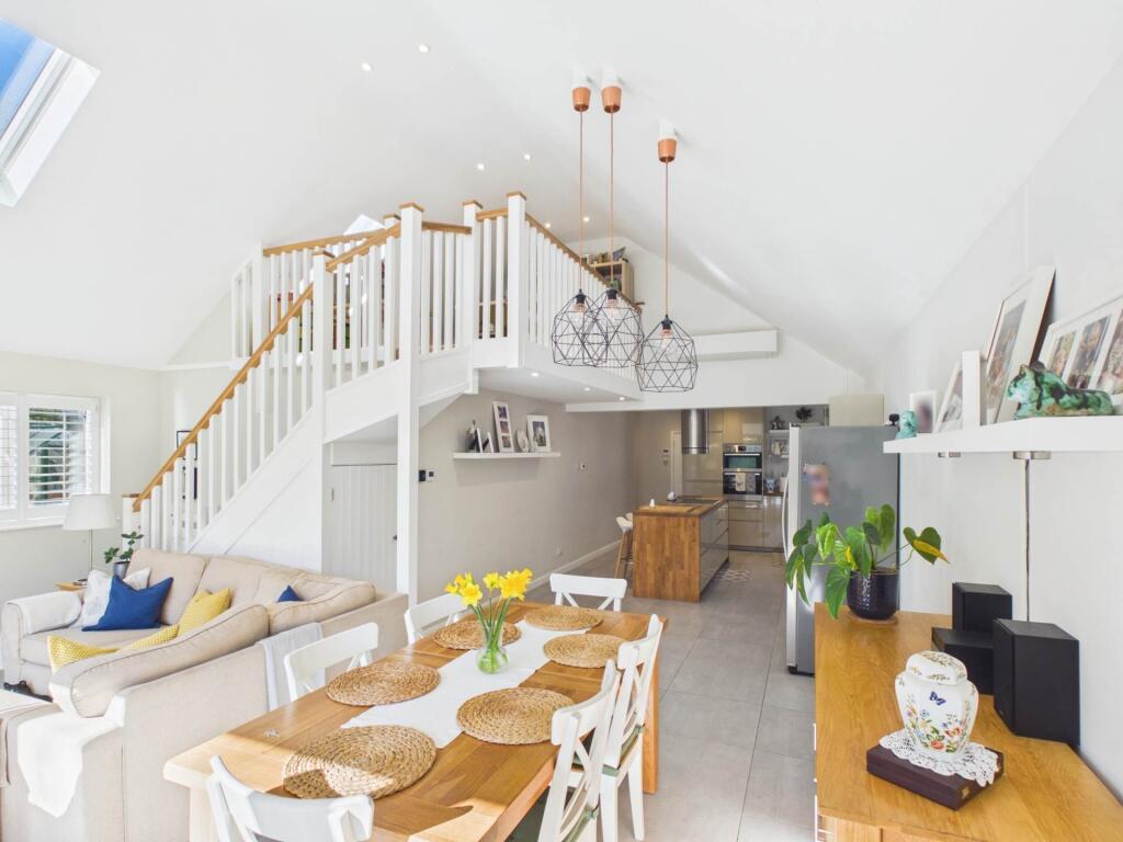 Main image of property: New Road, Tring