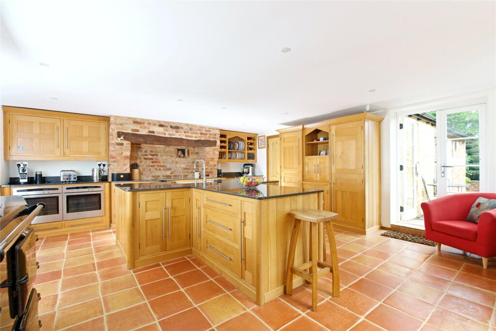 Back Street, Thornborough, Buckinghamshire, MK18 photo 3