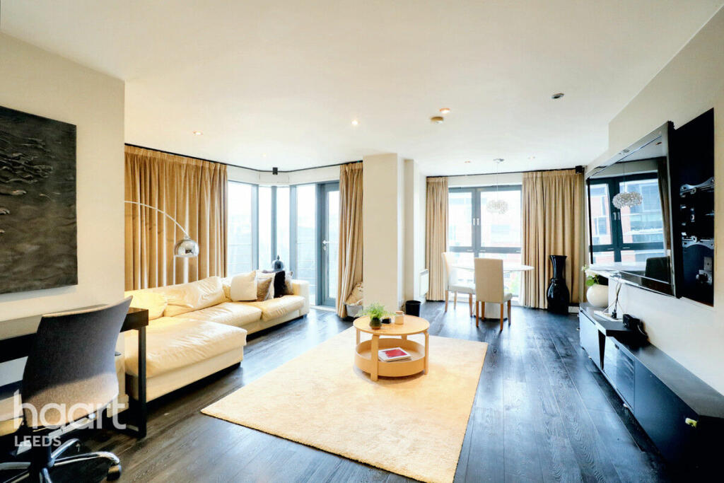 2-bed apartment on Calverley Street, Leeds, £290,000