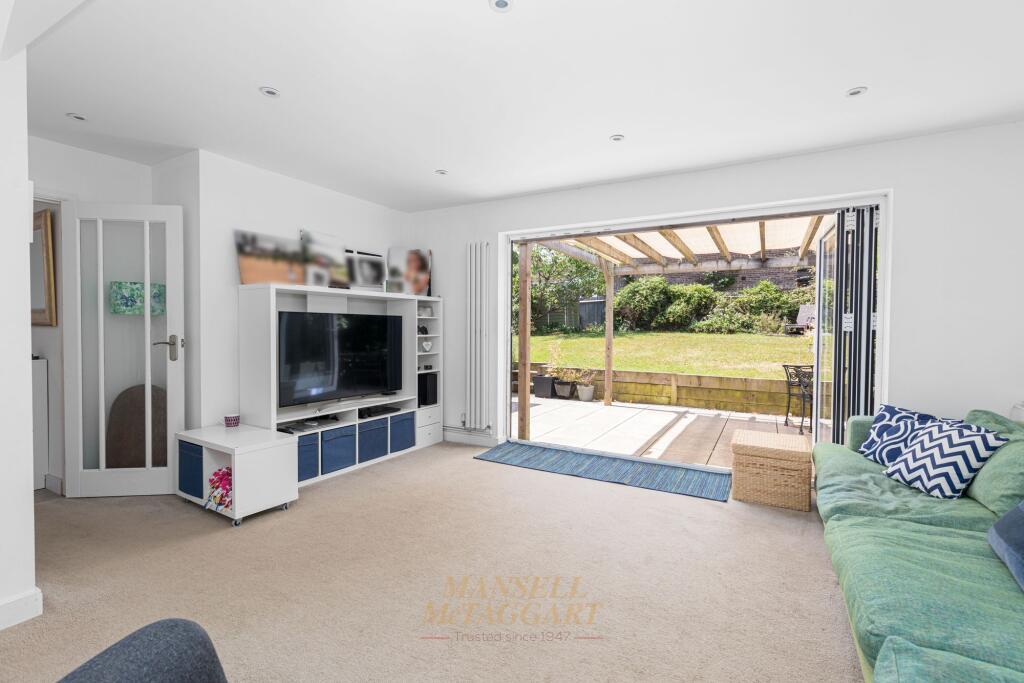 Stuart Way, East Grinstead, RH19 photo 3