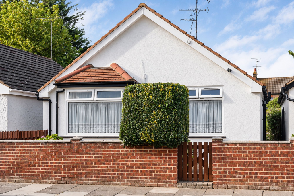 2 bedroom detached bungalow for sale in Trinity Road, Southend-On-Sea
