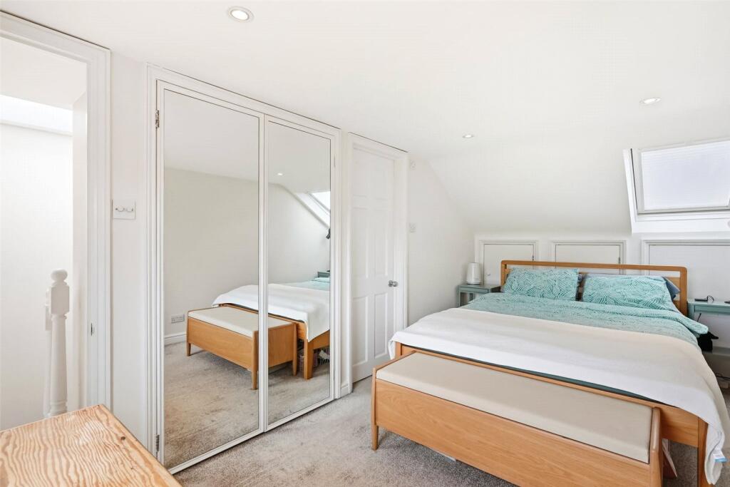 Apartment in Twickenham - More