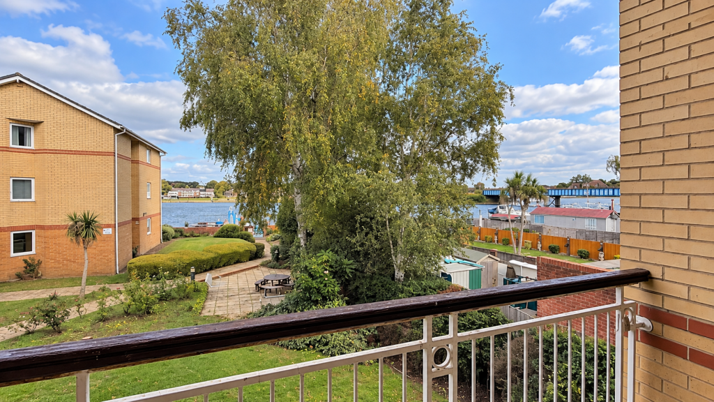 Studio flat on Vespasian Road, Southampton, SO18 1DU, £170,000