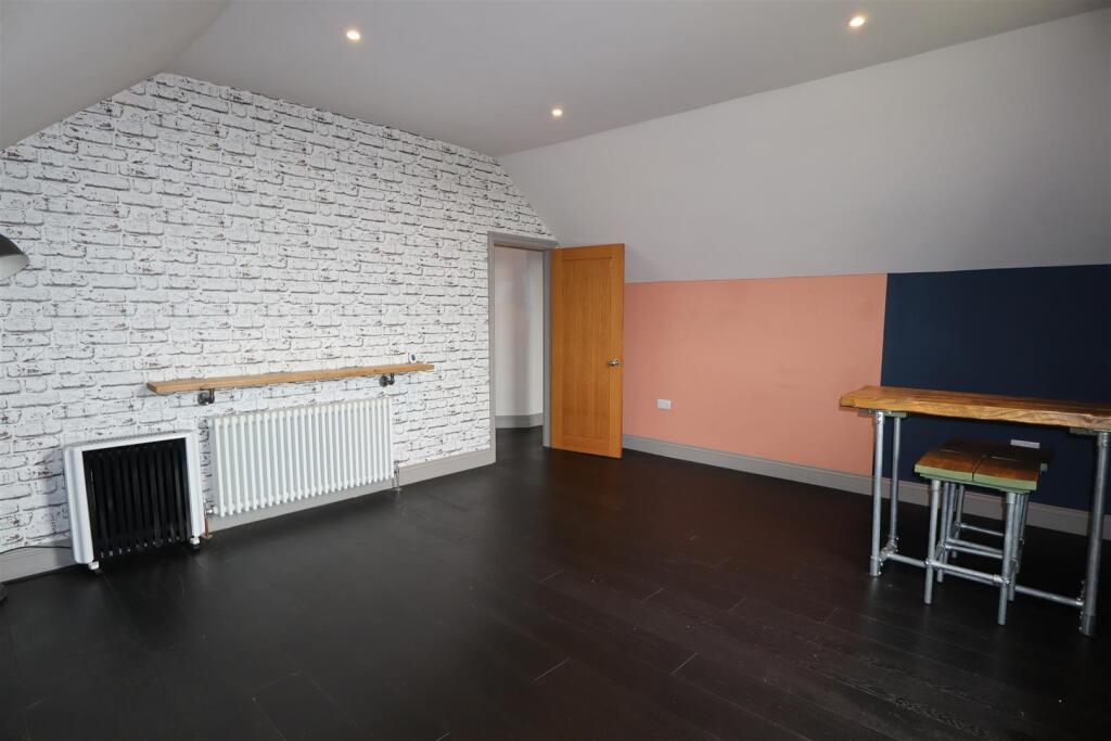 Apartment in St Leonards-on-Sea, St Leonards Green - View 3