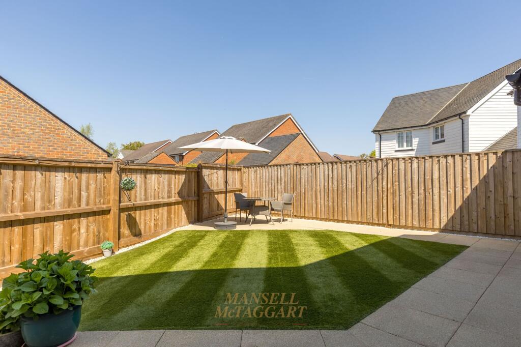 Brougham Lane, Pease Pottage, RH11 photo 4