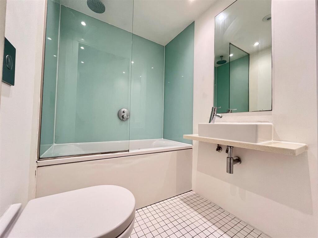Apartment in Manchester - View 5