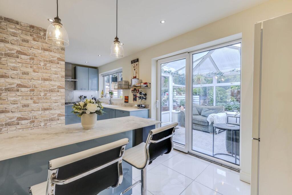 House in Leeds, Rawdon - View 4