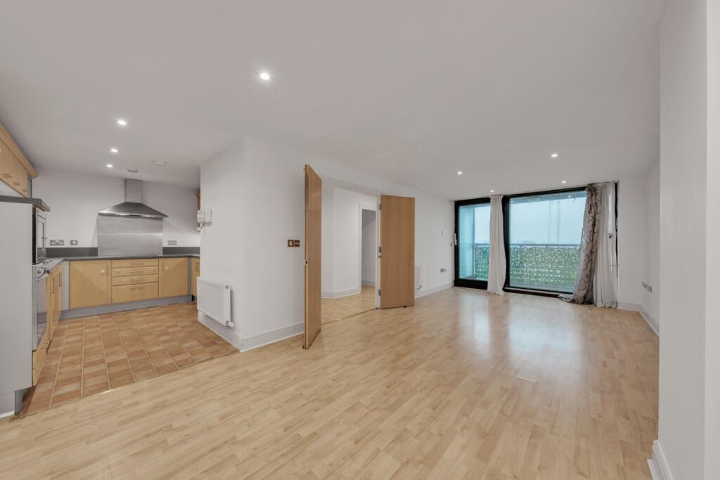 Main image of property: Kingsway, N12