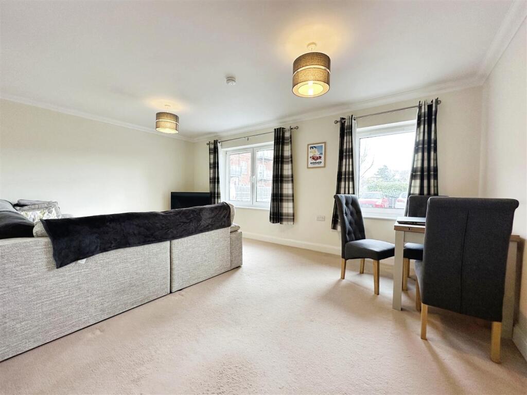 Trent Place, Warwick - View 6