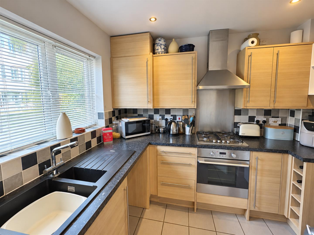 Loiret Crescent, Malmesbury photo 4