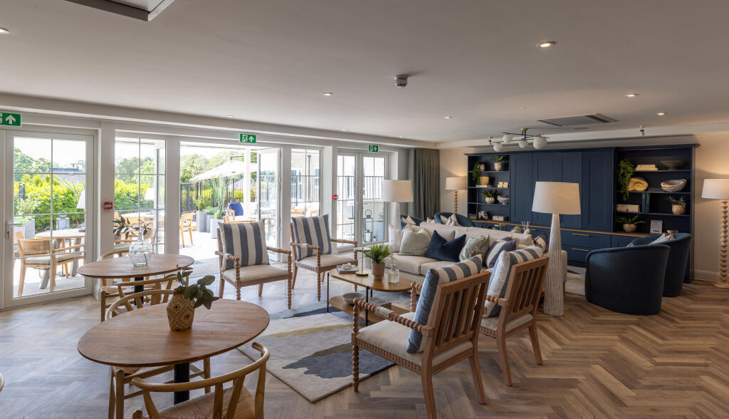 Apartment in Lymington - View 5