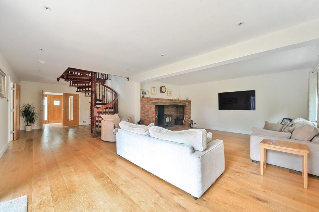 Wick Hill Lane, Finchampstead, RG40 photo 3