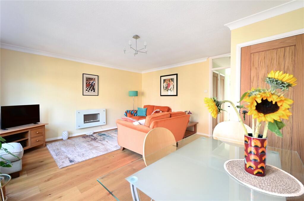 Harebell Close, Hartley Wintney, Hook, RG27 photo 3
