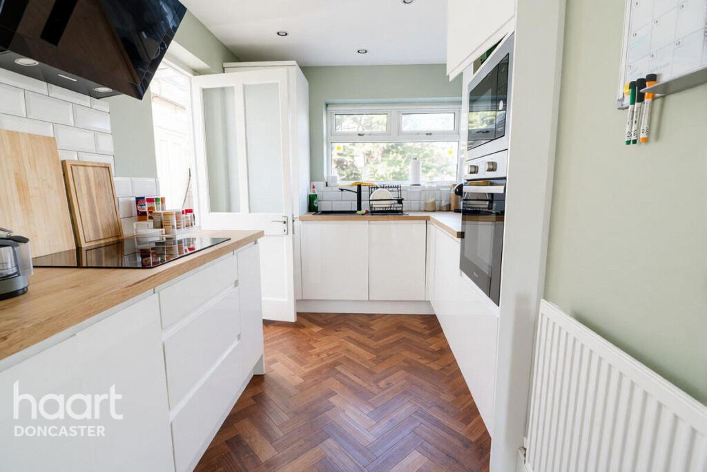 House in Doncaster, Scawthorpe - More