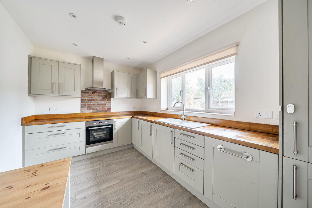 House in Milton Keynes, Denbigh East, Bletchley and Fenny Stratford - View 2