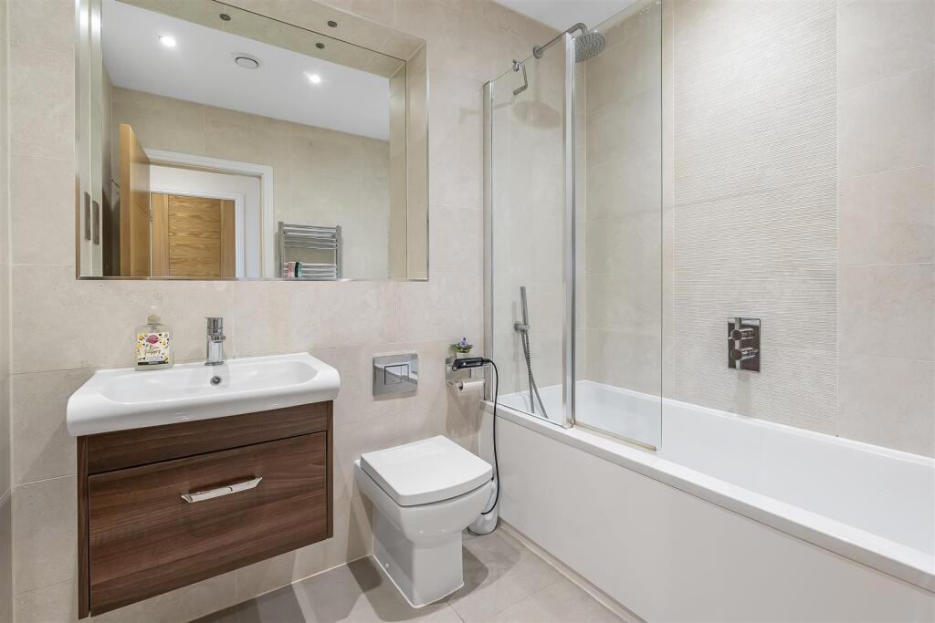 House in Kingston upon Thames - View 4