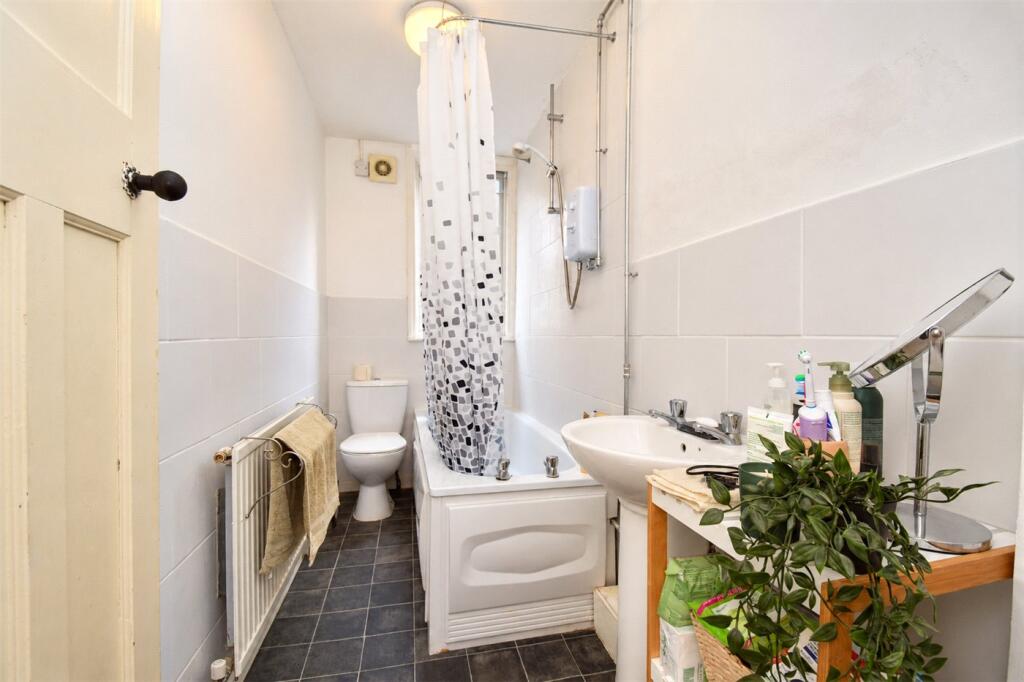 Apartment in Wirral, Liverpool City Region - View 4